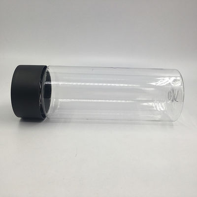 Απομονωμένο μπουκάλι ποτών με τσαγιέρα με μπουκάλι με μπουκάλι από πλαστικό που μπορεί να επαναχρησιμοποιηθεί