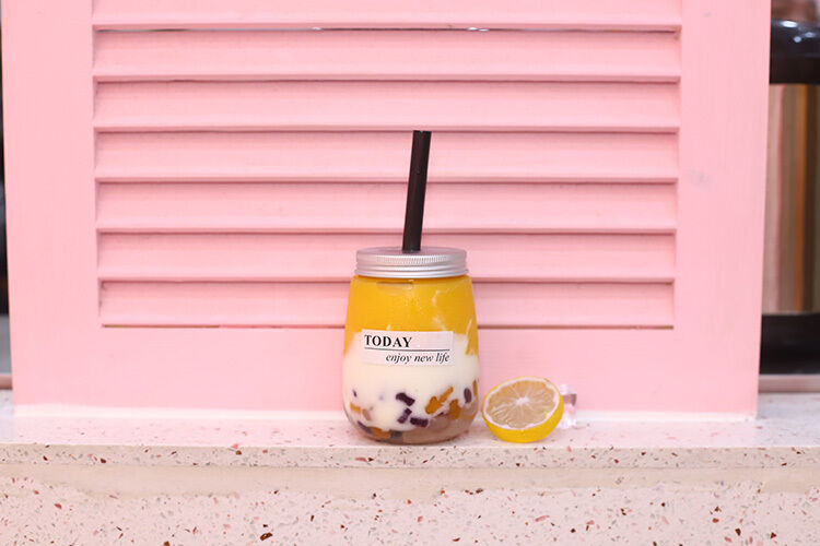 Μοντέρνα Μπουκάλια Τσαγιού με Γάλα, Διαφανές Βιδωτό Καπάκι, Ανθεκτικά, Επαναχρησιμοποιήσιμα Πλαστικά Δοχεία, Ιδανικά για Συσκευασία και Αποθήκευση Ποτών